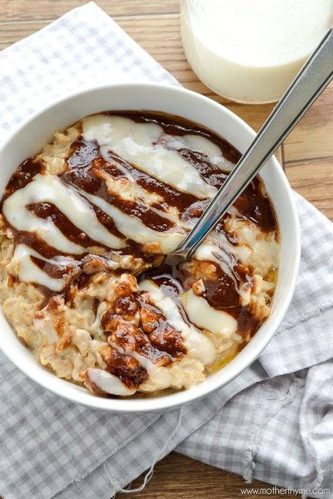 Cinnamon Roll Oatmeal, Breakfast Oatmeal Recipes, Oatmeal Breakfast, What's For Breakfast, Diet Vegetarian, Oatmeal Recipes, Breakfast Dishes, Good Healthy Recipes, Breakfast Bowls