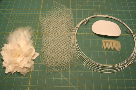 Veil Diy, Diy Fascinator, Birdcage Wedding, Diy Wedding Veil, Fascinator Hats Diy, Wedding Birdcage, Make Your Own Dress, Wedding Dresses With Flowers, Birdcage Veil