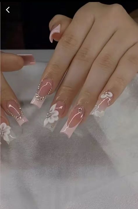 Quinceanera Nails Medium Length, Cute Medium Acrylic Nails Ideas, Nails 2024 Simple, Nail Inspo With Bow, Quince Nails Pink And Gold, Nails Design Medium Length, Quince Pink Nails, Pink Nails Medium Length, Pink Medium Nails