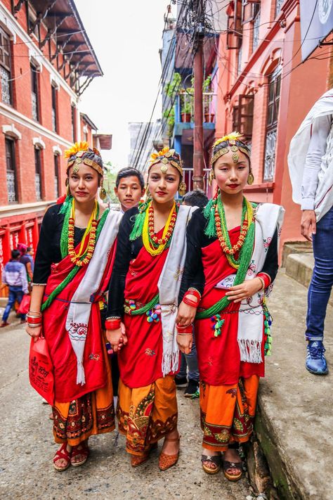 Photos And Postcards From Nepal... Chitwan, Kathmandu, Bhaktapur, Panauti, Pokhara, Tansen, Palpa, Lumbini (12) Nepali Dress, Nepal Food, Nepal People, Nepal Culture, Backpacking Asia, Nepal Travel, Asian History, Hand Luggage, Dalai Lama