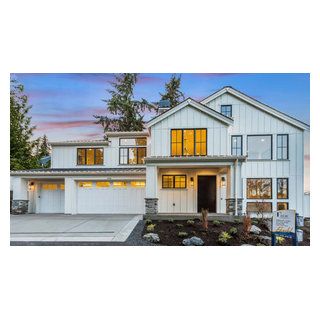 Mercer Island Farmhouse - Farmhouse - Exterior - Seattle - by BDR Fine Homes | Houzz Houston Homes Exterior, Transitional House Exterior, Lime Wash Brick, Island Farmhouse, Houston Homes, Porch Wood, Transitional Exterior, Homes Exterior, Stucco Exterior