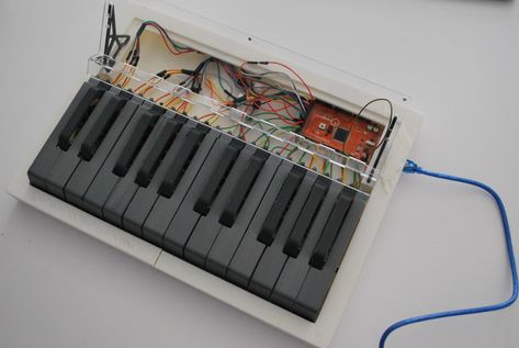 Midi Keyboard Aesthetic, Cyberpunk Items, Synthesizer Diy, Computer Projects, Audio Studio, Diy Music, Hobby Electronics, Diy Instruments, Midi Keyboard