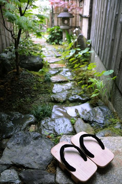 Japanese Garden Ornaments, Japanese Courtyard, Japanese Gardens Design Ideas, Japanese Inspired Garden, Japanese Garden Decor, Pictures Background, Small Japanese Garden, Japanese Garden Landscape, Garden Corner