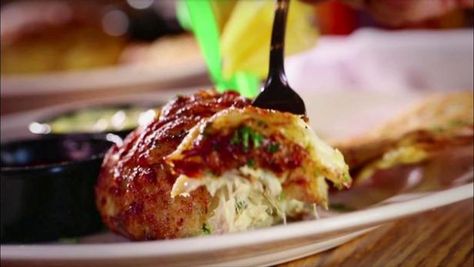 Guy's in east Baltimore to eat crab cakes at a family-owned restaurant. Mac And Cheese Balls, Crab Cakes Recipe, Video Food, Food Gift Baskets, Man Food, Cooking Channel, Baltimore Md, Crab Cakes, Food Gifts