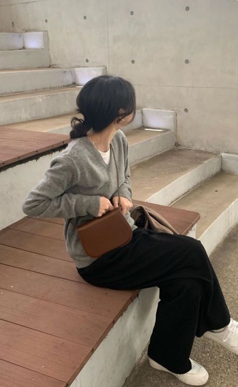 Outfits Minimal, Grunge Tops, Fashion Aesthetic Outfits, Clothes Grunge, Sunglasses Cute, Mum Jeans, Korean Casual Outfits, K Fashion, Casual Day Outfits