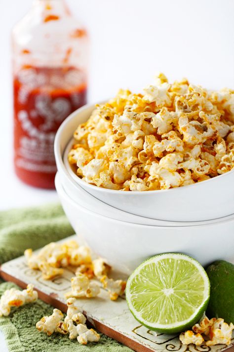 Lemon Popcorn Recipes, Siracha Recipes Snacks, Stir Crazy Popcorn Recipes, Sweet And Spicy Popcorn, Lemon Pepper Popcorn, Sriracha Popcorn, Lime Popcorn, Popcorn Seasoning, Popcorn Treats