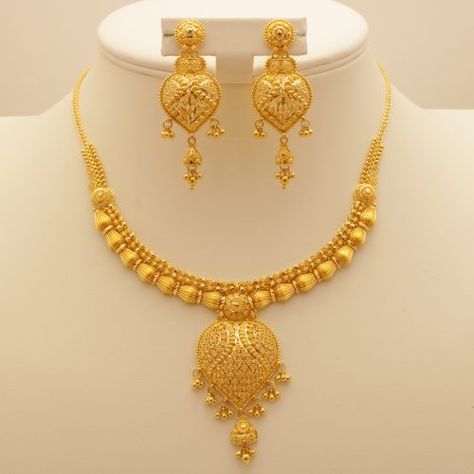 Gold Set Design, Plain Jewelry, Dubai Gold Jewelry, Gold Bridal Necklace, Gold Jewellry, Gold Necklace Indian, Gold Bridal Jewellery Sets, Gold Necklace Indian Bridal Jewelry, Gold Necklace Simple