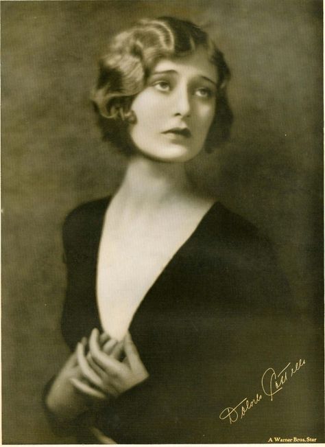 Dolores Costello - grandmother of Drew Barrymore Dolores Costello, Style Année 20, Silent Film Stars, Silent Movie, Drew Barrymore, Vintage Portraits, Silent Film, Golden Age Of Hollywood, Copyright Infringement