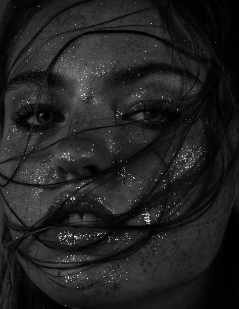 FOLLOW MY IG @lauwebr. Photoshoot inspo, glitter, black and white, model, portrait, sparkle Glitter Beach Photoshoot, Glitter Body Photoshoot, Glitter Self Portrait Photography, Glitter Editorial Photography, Sparkle Photoshoot Photo Ideas, Body Glitter Photoshoot Ideas, Glitter Studio Photoshoot, Glitter Bath Photoshoot, Photoshoot With Glitter