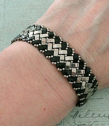 Linda's Crafty Inspirations: Bracelet of the Day - Half Tila Herringbone - Black & Silver Bracelet Video, Sewing Jewelry, Herringbone Bracelet, Super Duo Beads, Popular Bracelets, Duo Beads, Bride Necklace, Seed Bead Tutorial, Beaded Bracelet Patterns