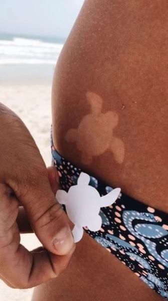 Sun Tanning Tattoo, Tattoo Ideas Beach, Beach Tattoos For Women, Suntan Tattoo, Coastal Tattoos, Tattoos Y2k, Y2k Tattoos, Sunscreen Tattoo, Small Beach Tattoos