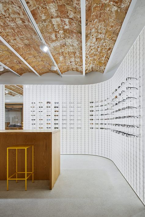 Eyewear Store Design, Commercial And Office Architecture, Retail Store Interior Design, Glass Store, Jewelry Store Design, Brand Aesthetic, Optical Shop, Eyewear Shop, Retail Store Design