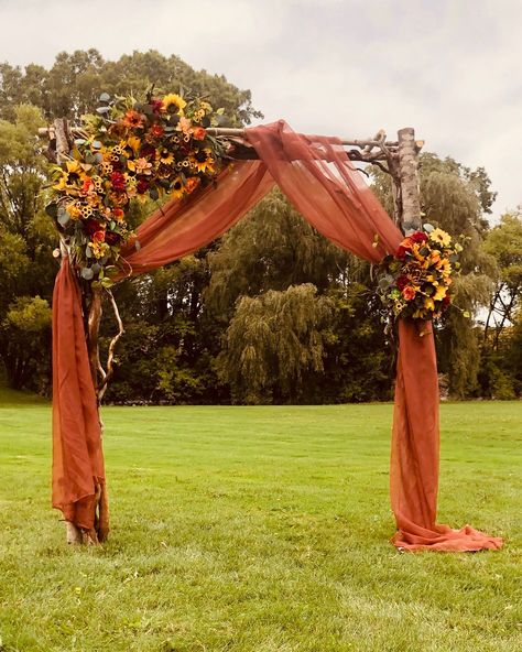 Arches Wedding, Bougainvillea Wedding, Backyard Wedding Ideas, Fall Wedding Arches, Wedding Arches Outdoors, Fall Wedding Color Schemes, Fall Wedding Ceremony, Sunflower Themed Wedding, Wedding Arches