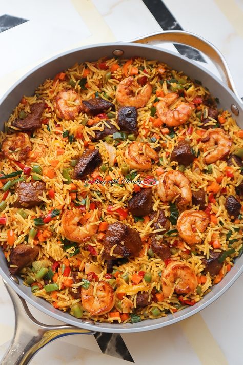 Coconut Fried Rice, African Recipes Nigerian Food, Nigerian Recipes, African Cooking, Rice Chicken, Arroz Frito, Jollof Rice, Tasty Recipes Videos, Nigerian Food