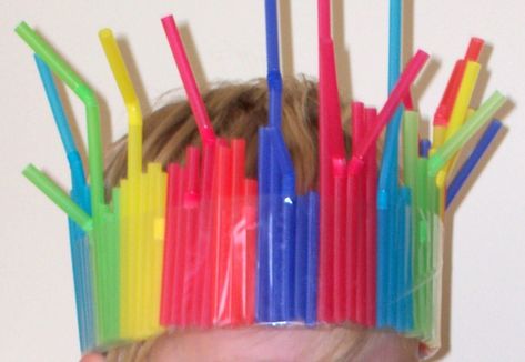 Make a rainbow crown made from Drinking straws Rainbow Crafts Preschool, Wearable Art Recycled, Diy Carnaval, Rainbow Crown, Recycling For Kids, Craft Preschool, Rainbow Craft, Crazy Hat Day, Hat Day