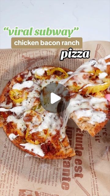 MaKayla Kim Thomas on Instagram: "have y’all seen the viral subway pizza? 👀 here’s my ((macro-friendly)) spin on it 🔥 10/10, macros listed at end! Most similar to my chicken bacon ranch pizza recipe from my Soul Fuel cookbook! get all my easy ideas, realistic recipes, and everything you need to crush your goals all in ONE spot 💪🏼 digital cookbooks + fitness plans here 👉🏼 makaylathomas .com #mealprep #healthymeals #highproteinlowcarbmeals #viralrecipes #lowcalrecipes #healthylunches" Subway Pizza, Aussie Fitness, Healthy Dinner Diet, Bacon Ranch Pizza, Ranch Pizza, Copycat Food, Makayla Thomas, Chicken Bacon Ranch Pizza, Balanced Eating