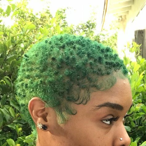 Short Green Hair, Short Dyed Hair, Short Natural Curly Hair, Short Shaved Hairstyles, Twa Hairstyles, Natural Hair Short Cuts, Short Sassy Hair, Dyed Natural Hair, Sassy Hair