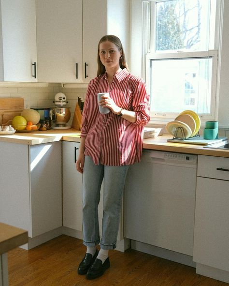 Tess Gigone on Instagram: “my little kitchen where i spend 90% of my time” Work Fits Summer, Tess Gigone, Outfit Retro, Mum Fashion, Spring Fits, Little Kitchen, January 29, Looks Street Style, Current Styles