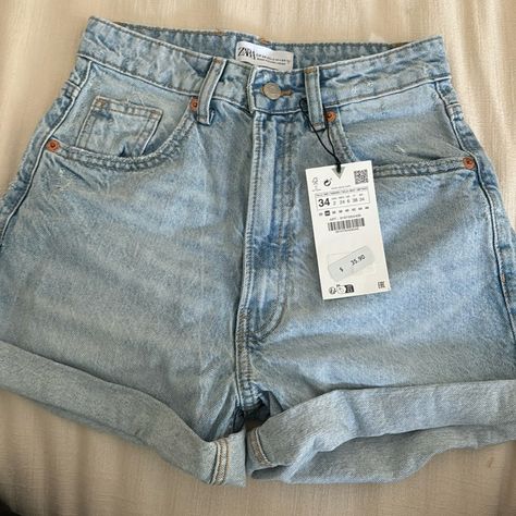 Zara Jean Shorts- Nwt Size 2 Trf High-Waisted Mom Fit Denim Shorts Us Sz 2 Light Blue Light Blue Denim Shorts, Denim Shorts Outfit Aesthetic, Sorts Jeans, Jean Clothes, Cute Short, Zara Jean Shorts, Zara Clothes, Light Blue Jean Shorts, Shorts Ideas