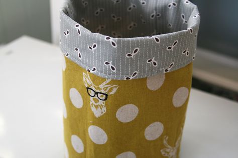 Pochette Diy, Fabric Basket Tutorial, Deer Fabric, Fabric Boxes, Storage Buckets, Sewing Fabrics, Fabric Bins, Fabric Baskets, Diy Couture