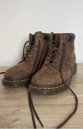 Brown Doc Marten Work Boots (on my wish list) Brown Doc Martens, Doc Martens 1461, Doc Marten Boot, Army Boots, Doc Marten, Ideas Casa, Swag Shoes, Clothes Outfit, Wardrobe Ideas