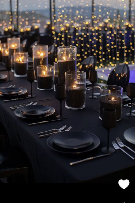 All Black Anniversary Party, Black Cocktail Party Decor, Met Gala Party Decorations, Home Birthday Dinner Ideas, Classy Birthday Dinner Decor, Black White Dinner Party, Masculine Dinner Party Table Settings, Black Party Decorations For Men, Black Tie Event Decor