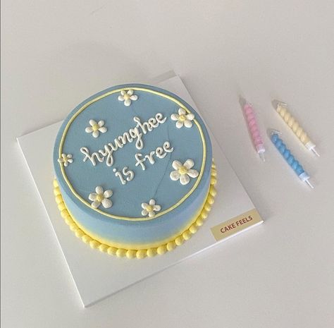 Cuties Cake, Blue And Yellow Cake, Minimal Cake, Minimalist Cake, Korean Cake, Simple Cake Designs, Mini Cakes Birthday, Creative Birthday Cakes, Simple Birthday Cake