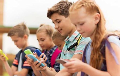 kids on phones Screen Time For Kids, Digital Citizenship, Family Emergency, Improve Brain Function, Make A Plan, Healthy Babies, Silicon Valley, Brain Function, Screen Time