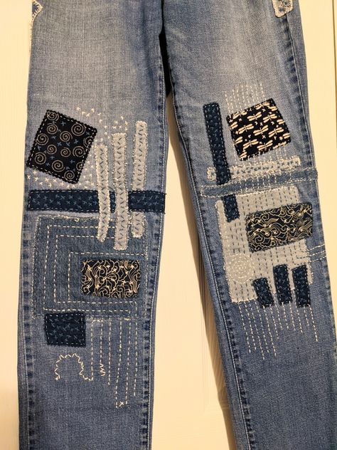 Jeans Visible Mending, Sashiko On Jeans, Visible Mending Jeans Knees, Sashiko Mending Jeans, Sashiko Pants, Mended Jeans, Patchy Jeans, Boro Jeans, Visible Mending Jeans