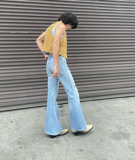 Mens Bell Bottom Jeans Outfit, Flare Jeans Men Outfit, Mens Flared Jeans Outfit, Bell Bottom Jeans Outfit Men, Flared Pants Outfit Men, Mens Flared Pants, Flared Jeans Outfit Men, Men Flare Pants, Men Flare Jeans