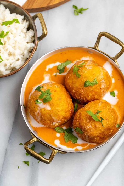 Kofta Curry Recipe, Vegan Chicken Nuggets, Kofta Curry, Creamy Curry, Kofta Recipe, Malai Kofta, Indian Dinner, Creamy Tomato Sauce, Indian Restaurant