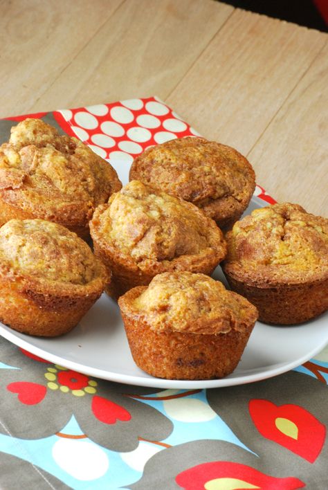 No-Fuss Amish Cinnamon Bread Muffins Amish Cinnamon Muffins, Amish Muffins, Muffin Tin Desserts, Amish Cinnamon Bread, Amish Bread, Bread Winners, Bread Muffins, Cinnamon Muffins, Breakfast Bites