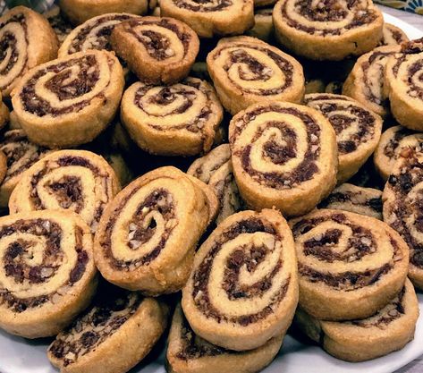 Date Nut Roll Recipe, Date Pinwheel Cookies, Pinwheel Cookies Recipe, Date Cookies, Nut Rolls, Pinwheel Cookies, Betty Crocker Recipes, Filled Cookies, Roll Cookies