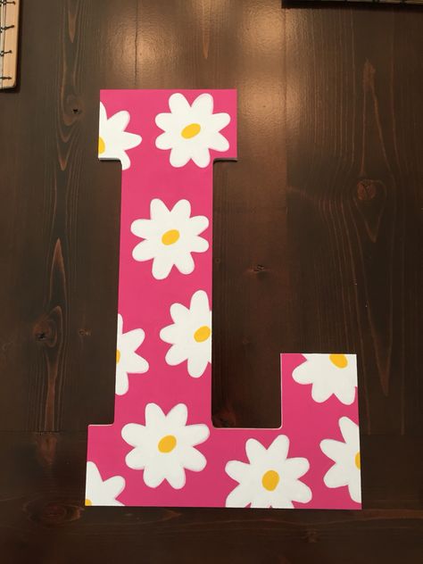 Letter H Painting Ideas, Initial Painting Letters, Name Letter Painting Ideas, Painting Sorority Letters, Decorated Initial Letters, Painted Letters Ideas, Cute Letter Painting Ideas, Painted Letters Diy Ideas, Painting Initials Letters Diy