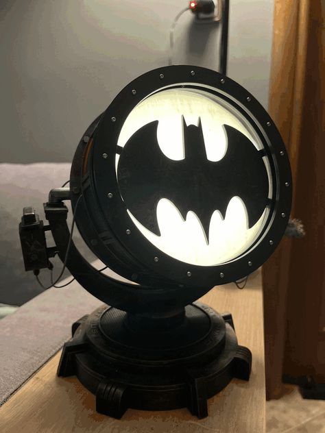 Batman Bat Signal Lamp Batman 3d Print, Batcave Room, Batman Lamp, Batman Room, Beer Top, Trophies And Medals, Lamps Kitchen, Pottery Classes, Diy Home Furniture