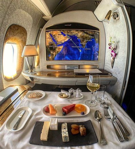 Fly First Class Aesthetic, First Class Singapore Airlines, Emirates Flight Aesthetic, Flying First Class Aesthetic, Airplane First Class Aesthetic, First Class Flight Emirates, First Class Flight Luxury, Emirates First Class Luxury, Airplane Emirates