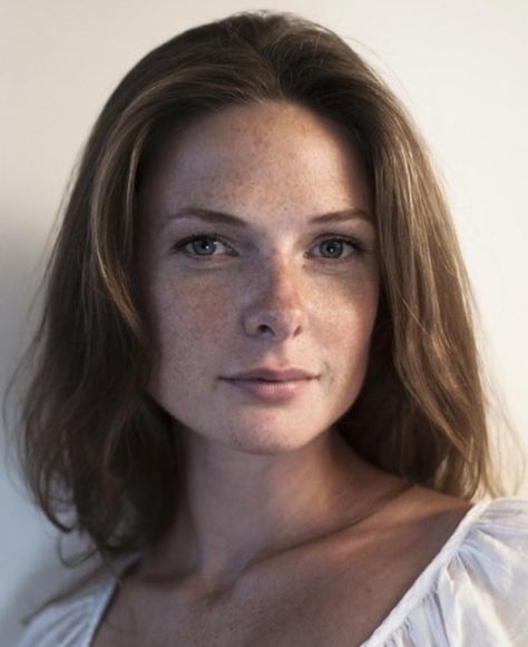 Rebecca Ferguson Actress, Beautiful Freckles, Rebecca Ferguson, Female Actresses, American Beauty, Beautiful Person, Pretty Face, Redheads, Pretty Woman