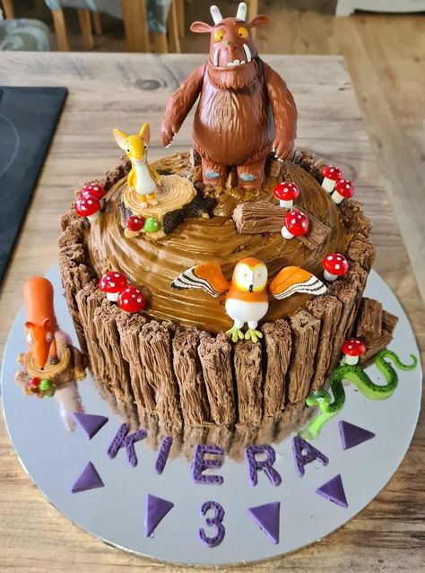 Ice Age Birthday Party, Gruffalo Party, 1st Bday Cake, Boys 1st Birthday Cake, Pig Birthday Cakes, Wild Birthday Party, Diy Birthday Cake, Log Cake, 3rd Birthday Cakes