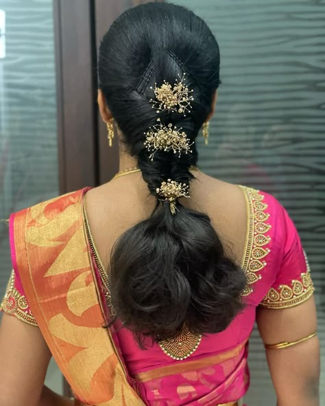 Simple Hairstyle For Saree, Indian Hairstyles For Saree, Cork Garland, Simple Bridal Hairstyle, Bun Design, South Indian Wedding Hairstyles, Bridal Hair Decorations, Bridal Hairstyle Indian Wedding, Hair Style On Saree