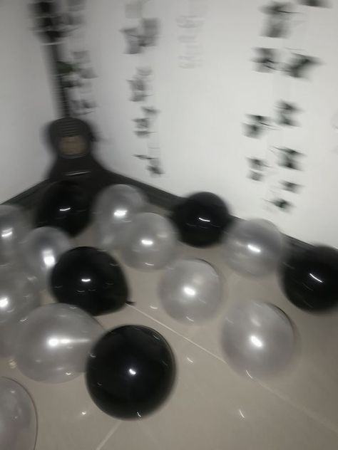 minimalist aesthetic dark birthday balloons Grunge Bday Party, Goth Birthday Party Aesthetic, 2014 Tumblr Theme Party, Silver Birthday Party Aesthetic, Xo Birthday Theme, Black Bday Cake Aesthetic, House Of Balloons Aesthetic Party, House Of Balloons Birthday Party, Goth Birthday Ideas