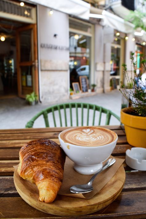 Coffee And Bakery, Breakfast With Coffee, Lunch Cafe, Healthy Breakfast Snacks, Breakfast Cafe, Coffee Snacks, Food Cafe, French Breakfast, Breakfast Coffee