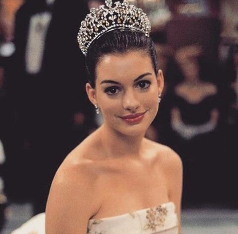 Mia Princess Diaries, Andy Sachs, The Princess Diaries 2001, Mia Thermopolis, Princes Diaries, Princess Mia, Diary Movie, Ball Makeup, The Princess Diaries