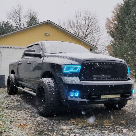 Fierce flurry. 📸: @chrisferr #ram #ramtrucks #ram1500 #ramlife #ramcountry #trucks #truckdaily: Fierce flurry. 📸: @chrisferr #ram… Ram Truck Aesthetic, Rams Trucks, Doge Ram, Dully Trucks Dodge Rams, Winter Truck, Ram Power Wagon, Ram 1500 Headlights, Dodge Ram Diesel, Ram Truck Memes