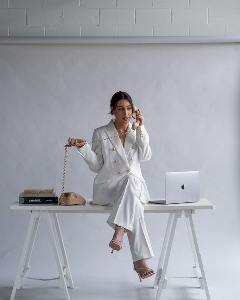 Studio Personal Branding Photography, Lifestyle Photography Women Fashion Editorial, Business Chic Photoshoot, Minimalist Business Photoshoot, Woman In Blazer Photoshoot, Office Wear Photoshoot Women, Working Women Photoshoot, Photo Shoot Business Woman, Luxury Business Photoshoot