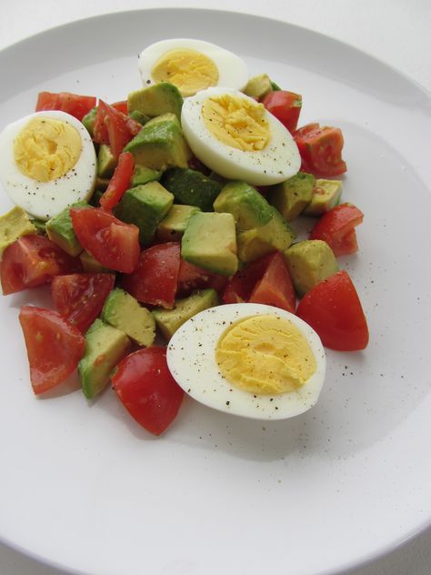 Cardio Program, Loose Weight Meal Plan, Egg Avocado, Healthy Food Menu, Healthy Food Dishes, Avocado Tomato, Healthy Food Motivation, Food Goals, Healthy Food Choices