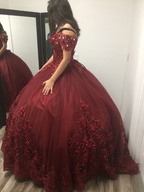 Red Velvet Quince Dress, Wine Red 15 Dresses Quinceanera, Dark Red Dress Quinceanera, Quince Dresses Wine Red, Wine Red Quince Dress, Wine Red Quinceanera Theme, Quinceanera Dresses Dark Red, Black And Red Quince Dress, Dark Red Quince