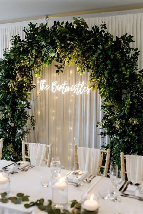 Wedding Neon Sign Backdrop, Wedding Table Backdrop Ideas, Wedding Neon Light, Head Table Backdrop, Custom Wedding Decor, Head Table Wedding, Sweetheart Table Wedding, Wedding Planning Decor, Arch Decoration