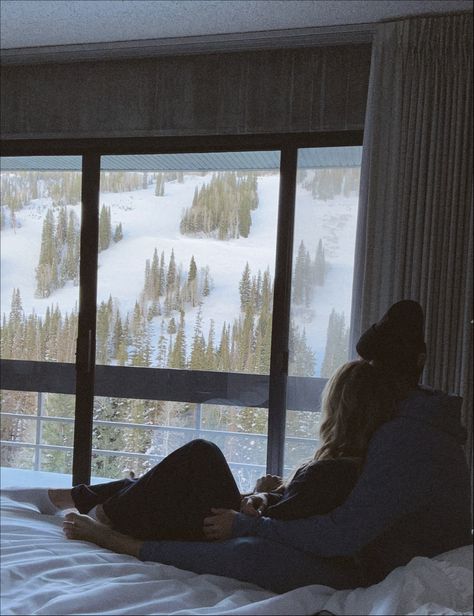 #coupleromantic #mountains #christmas #snowy #winter #cozy #photooftheday #photography #romantic #ideasforphoto #sweater #holiday Romance Christmas, Cozy Romance Aesthetic, Winter Romantic, Honeymoon Mountains, Winter Cuddles, Snow Date, Holiday Romance Aesthetic, Winter Aesthetic Cozy Couple, Cozy Winter Night