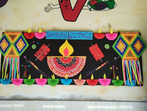 Selfie Point For Diwali In School, Diwali Board Ideas For School, Diwali Craft For Board Decoration, Happy Diwali Decoration Ideas, Diwali Craft For School Decoration, Diwali Class Board Decoration, Soft Board Decoration For Diwali, Diwali Stage Decoration, Diwali Stage Decoration In School