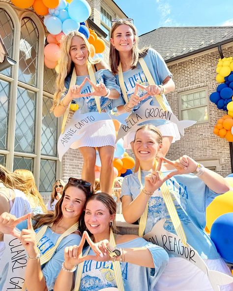 la delta vita 🍋🫐🍋‍🟩 @arkansastridelta in their custom slouchy tees for their bid day! #hoodies #sweatshirts #set #hoodie #sweatset #sweatpants #collegelife #college #design #sororitygirls #sisters #sororitylife #rush #sisterhood #tshirts #philanthropy #bidday #sorority #outfitinspo #recruitment Panhellenic Sororities, Slouchy Tee, Sorority Girl, Sweat Set, College Design, Sorority Life, Bid Day, College Life, Sorority